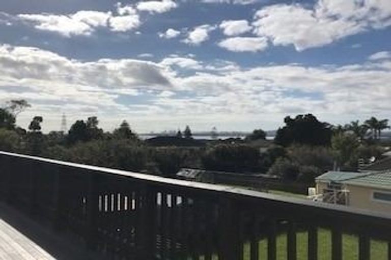 Photo of property in 305 Te Atatu Road, Te Atatu South, Auckland, 0610