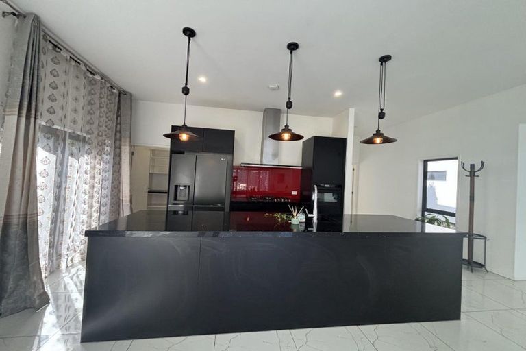 Photo of property in 9 Cooke Farm Grove, Waiwhakaiho, New Plymouth, 4312