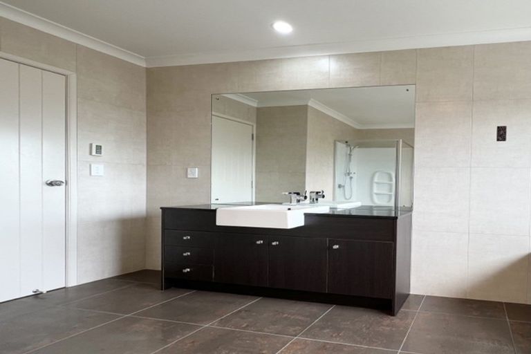 Photo of property in 5 Wye Oak Drive, Schnapper Rock, Auckland, 0632