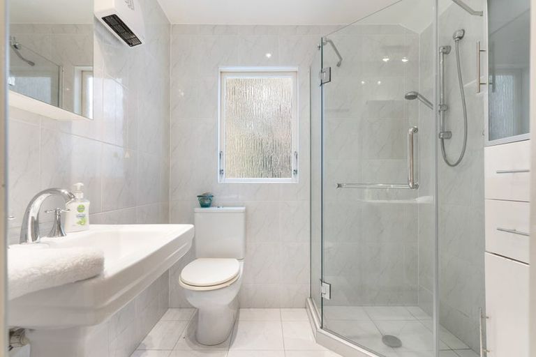 Photo of property in 1/34 Milford Road, Milford, Auckland, 0620