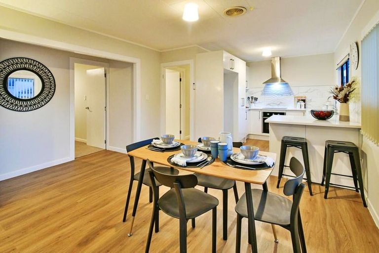 Photo of property in 1/15 Secretariat Place, Randwick Park, Auckland, 2105