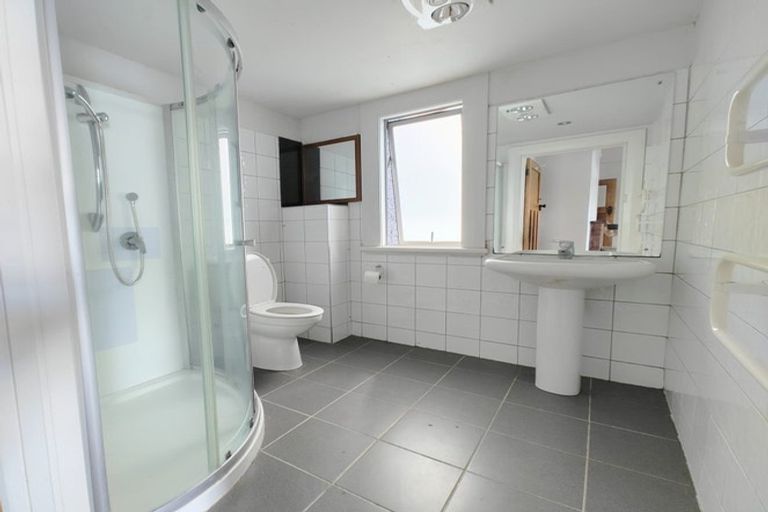 Photo of property in 41 Norwood Road, Bayswater, Auckland, 0622