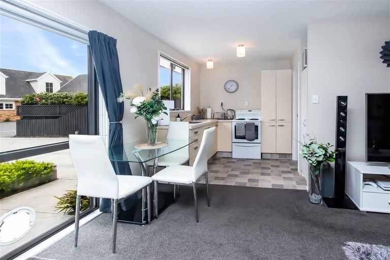 Photo of property in 2/41 Beauford Place, Parklands, Christchurch, 8083