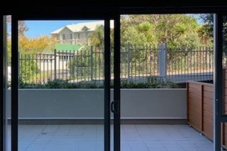 Photo of property in Shoal Haven Apartments, 112a/130 Anzac Street, Takapuna, Auckland, 0622