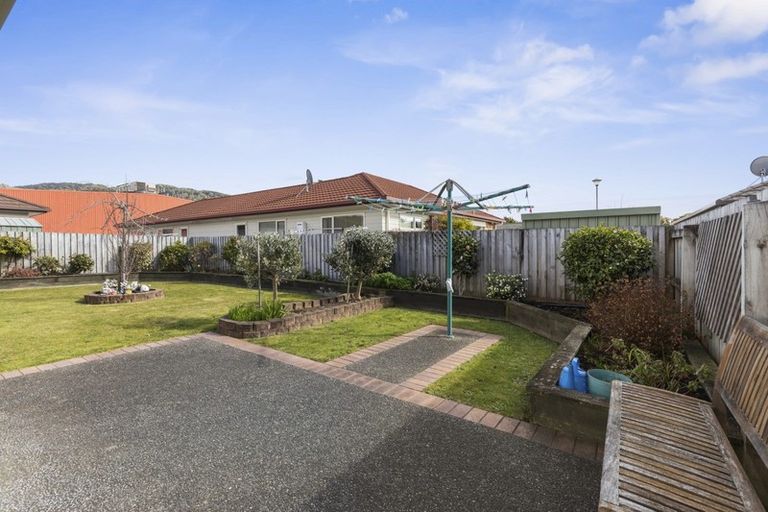 Photo of property in 35 Woodland Mews, Wainuiomata, Lower Hutt, 5014