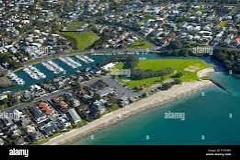 Photo of property in 30 Heathcote Road, Castor Bay, Auckland, 0620