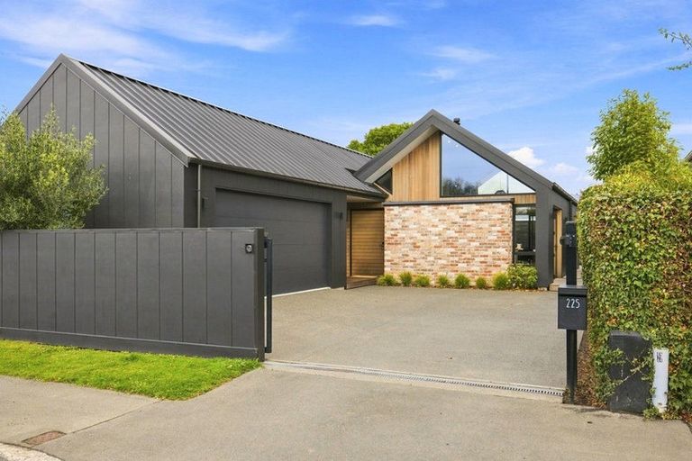 Photo of property in 225 Springfield Road, St Albans, Christchurch, 8014