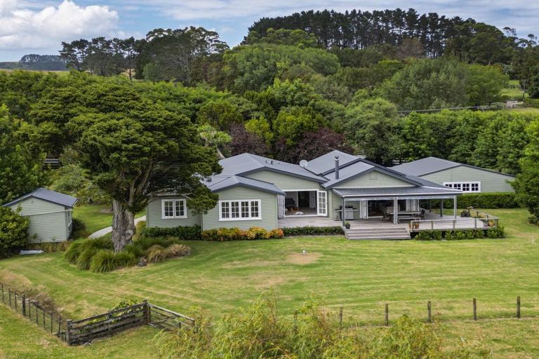 Photo of property in 33 Cable Road, Waimauku, 0881