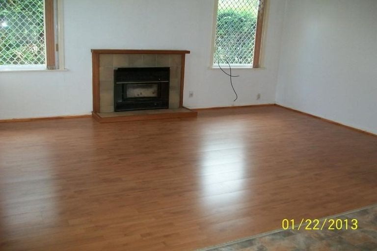 Photo of property in 32 Vera Road, Te Atatu South, Auckland, 0610