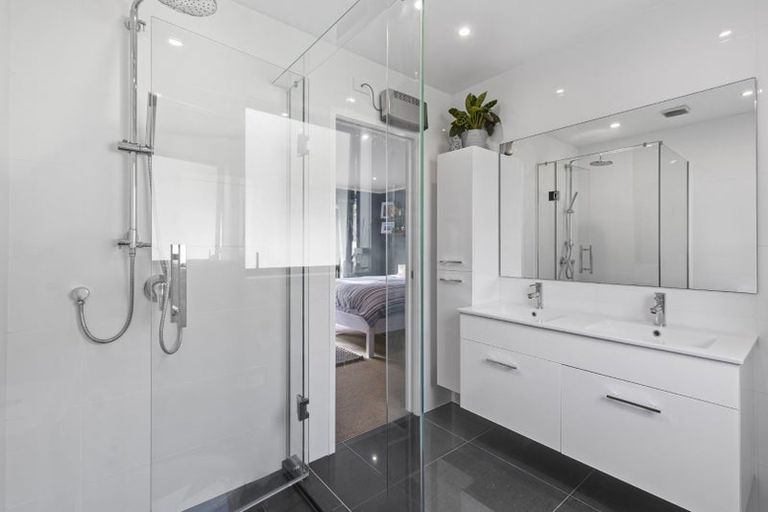 Photo of property in 14 Oldham Place, Browns Bay, Auckland, 0630