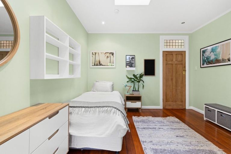 Photo of property in 137 Tauroa Road, Havelock North, 4130