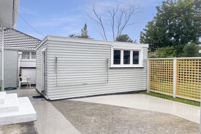 Photo of property in 31 Pinehaven Road, Pinehaven, Upper Hutt, 5019