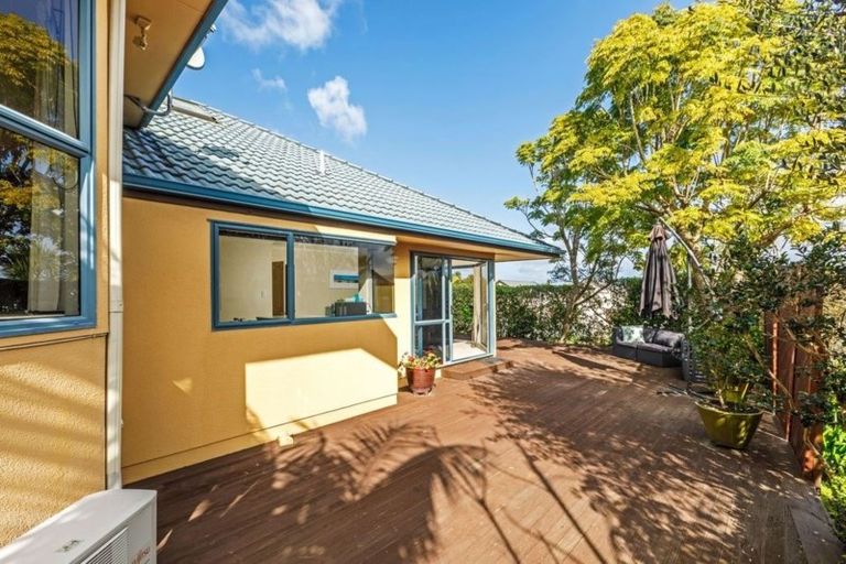 Photo of property in 3 Margaret Henry Crescent, Oteha, Auckland, 0632