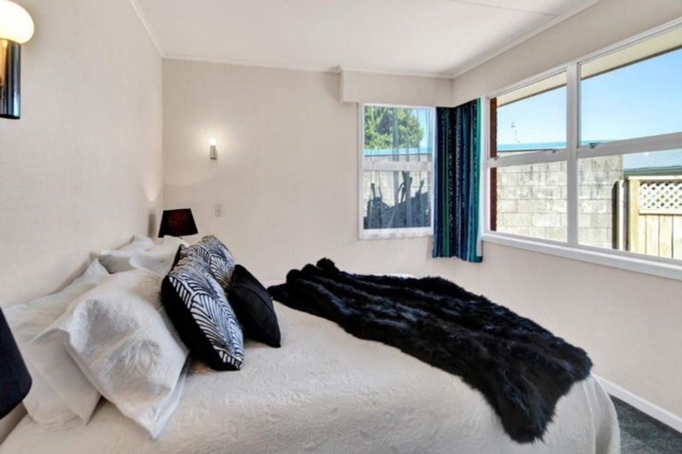 Photo of property in 9 Kennedy Place, Merrilands, New Plymouth, 4312