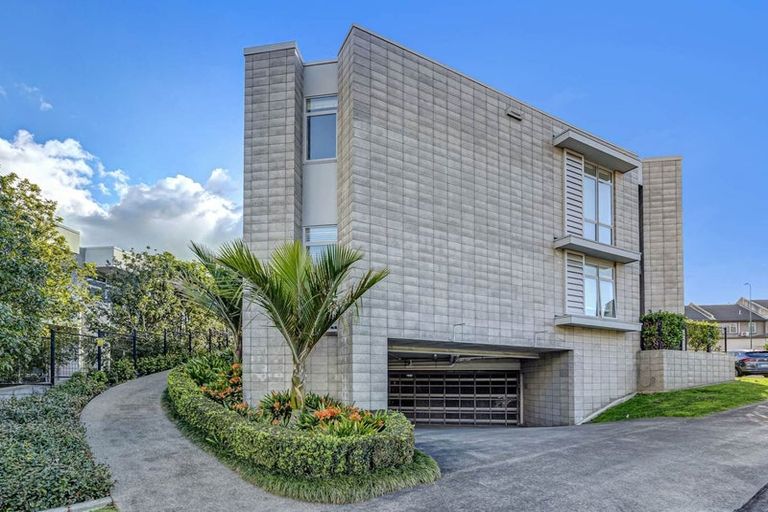 Photo of property in 11 Bickerton Way, Flat Bush, Auckland, 2019