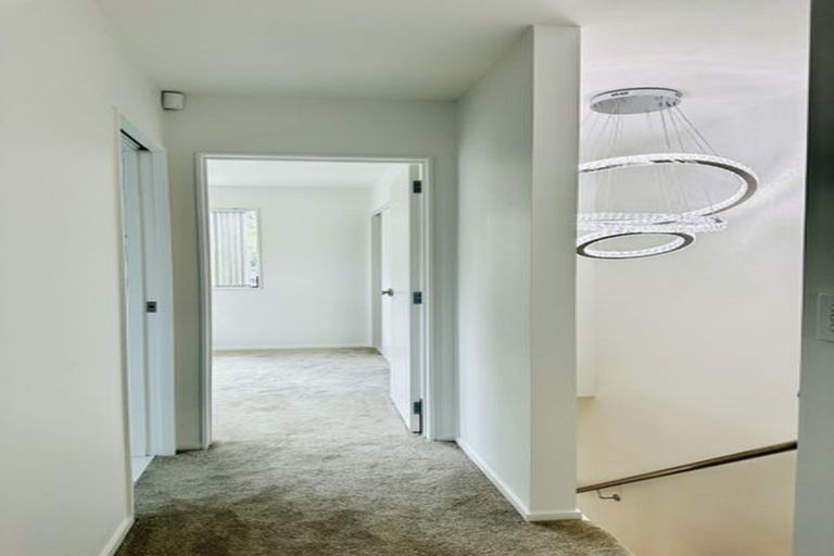 Photo of property in 23c Crystal Avenue, Glendene, Auckland, 0602