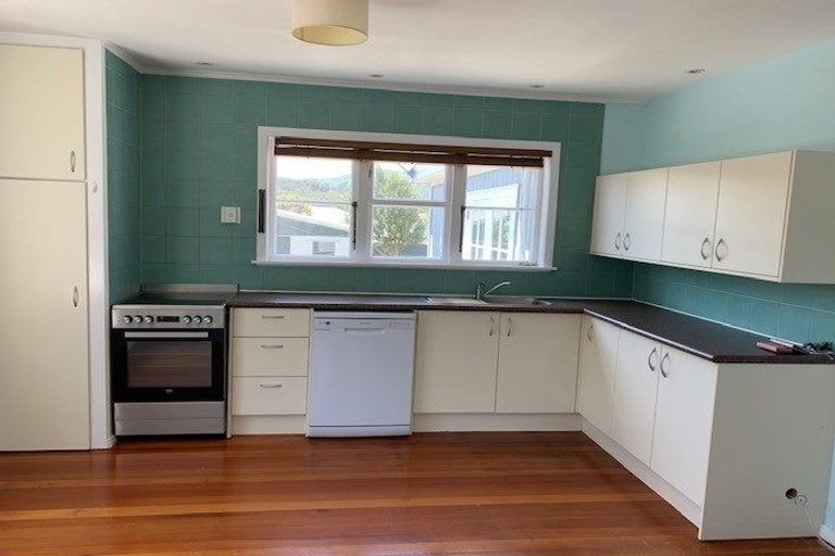 Photo of property in 118 Wainuiomata Road, Wainuiomata, Lower Hutt, 5014