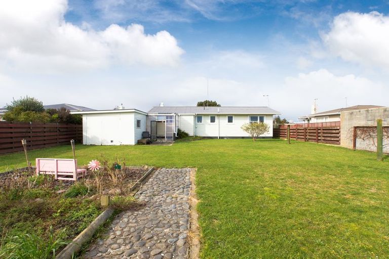 Photo of property in 43 Sutherland Crescent, Westbrook, Palmerston North, 4412