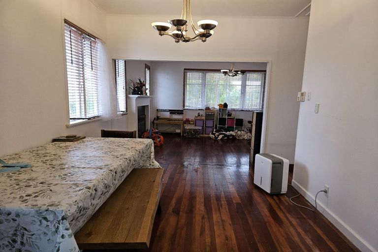Photo of property in 21 Lavelle Road, Henderson, Auckland, 0612