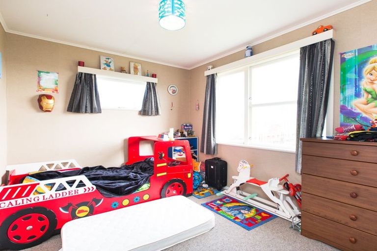 Photo of property in 43 Sutherland Crescent, Westbrook, Palmerston North, 4412