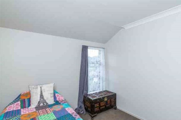Photo of property in 32 Speldhurst Grove, Stokes Valley, Lower Hutt, 5019