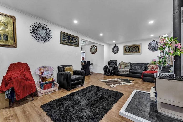 Photo of property in 31 Redwood Drive, Massey, Auckland, 0614