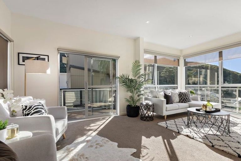 Photo of property in 40 Rarangi Way, Owhiro Bay, Wellington, 6023