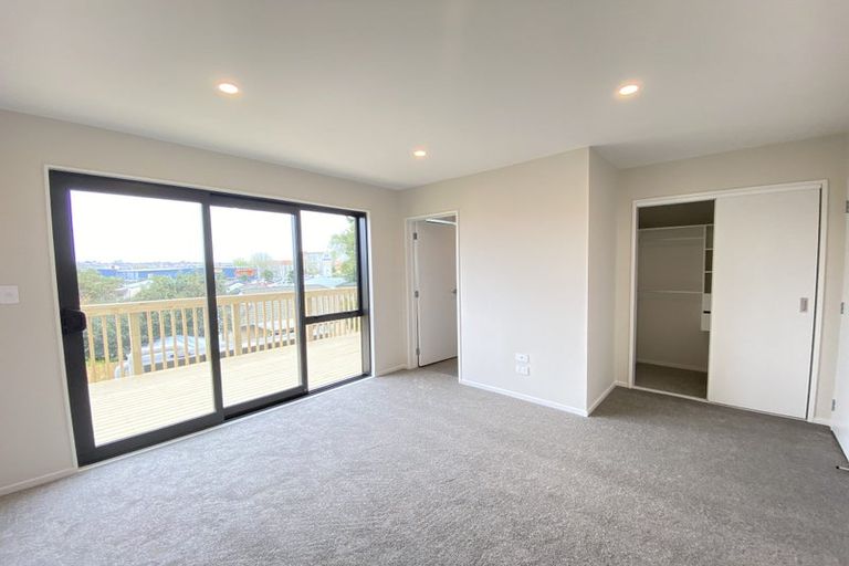 Photo of property in 17b Buscomb Avenue, Henderson, Auckland, 0610
