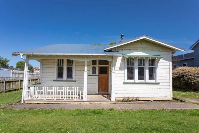 Photo of property in 10 Tennyson Street, Dannevirke, 4930