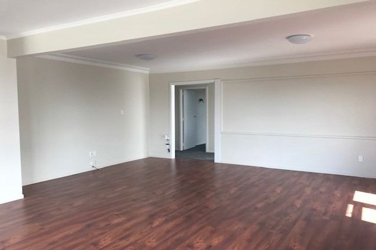 Photo of property in 305 Te Atatu Road, Te Atatu South, Auckland, 0610