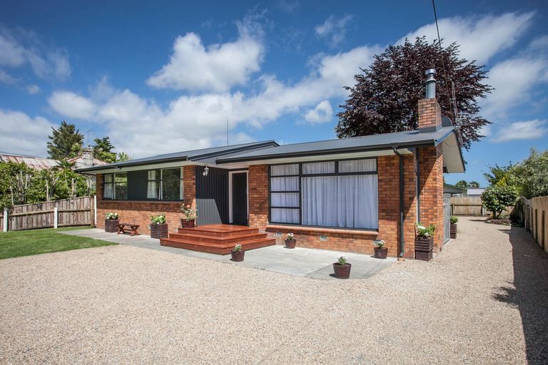 Photo of property in 281 Shakespeare Street, Leamington, Cambridge, 3432