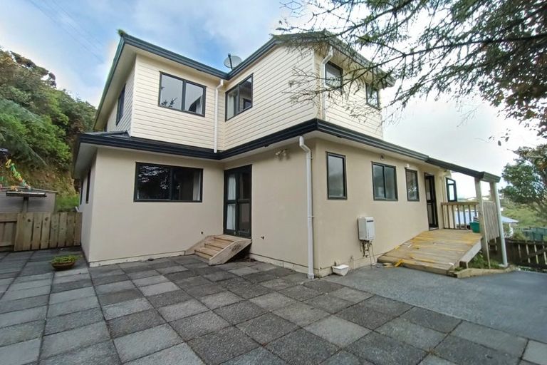 Photo of property in 21 Ladbrooke Drive, Newlands, Wellington, 6037