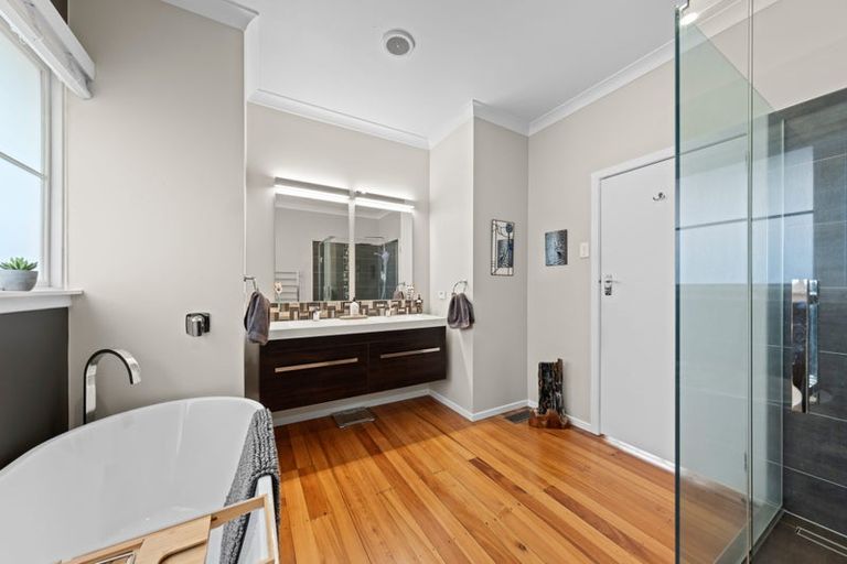 Photo of property in 124 Carrington Street, Lower Vogeltown, New Plymouth, 4310