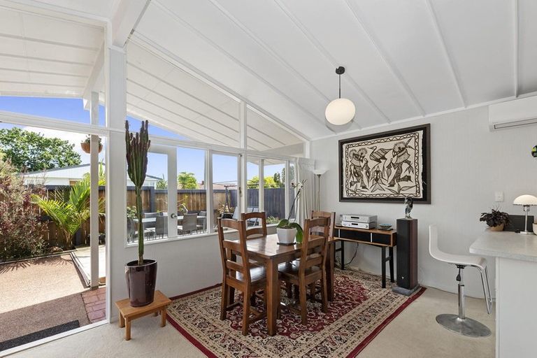 Photo of property in 97 Tiroroa Avenue, Te Atatu South, Auckland, 0610