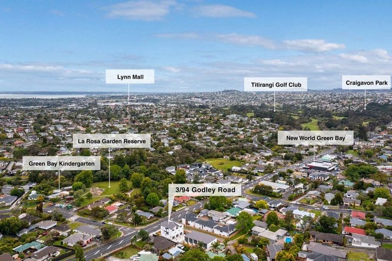 Photo of property in 8/94 Godley Road, Green Bay, Auckland, 0604