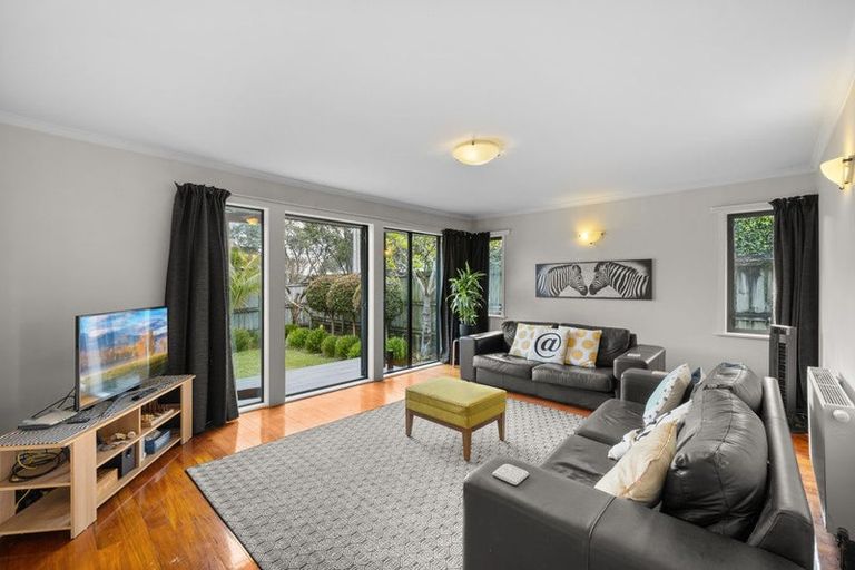 Photo of property in 57a Forrest Hill Road, Milford, Auckland, 0620