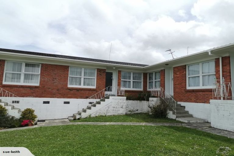 Photo of property in 2/27 Holland Road, Hillcrest, Auckland, 0627