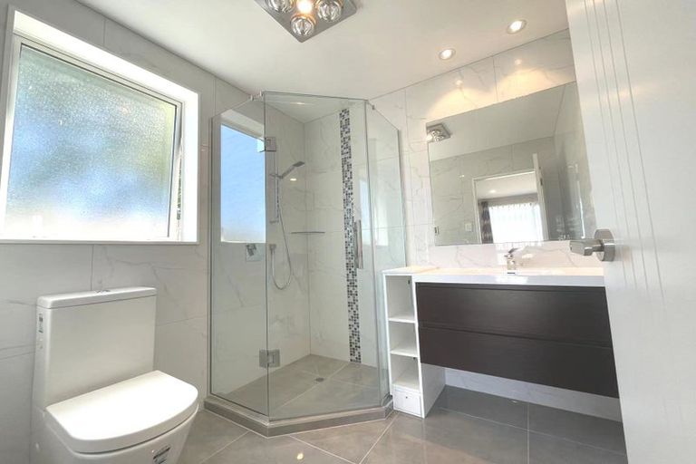 Photo of property in 14a Bridge Avenue, Te Atatu South, Auckland, 0610