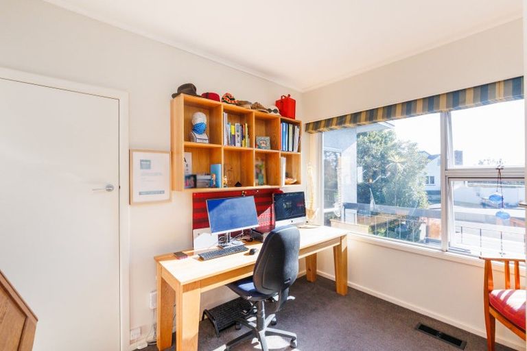 Photo of property in 15 Mountain View Road, Fitzherbert, Palmerston North, 4410