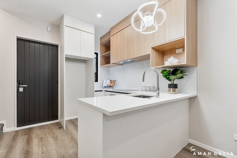 Photo of property in 7 Don Oliver Lane, Glen Eden, 0602