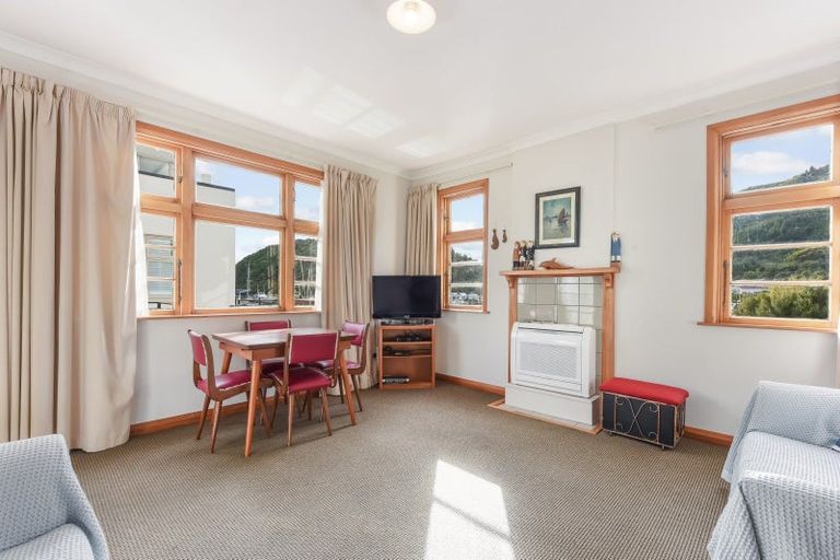 Photo of property in 11-19 Wellington Street, Picton, 7220