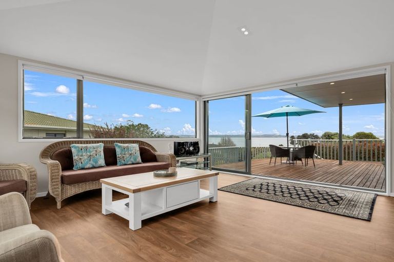 Photo of property in 86 Tiri Road, Tindalls Beach, Whangaparaoa, 0930