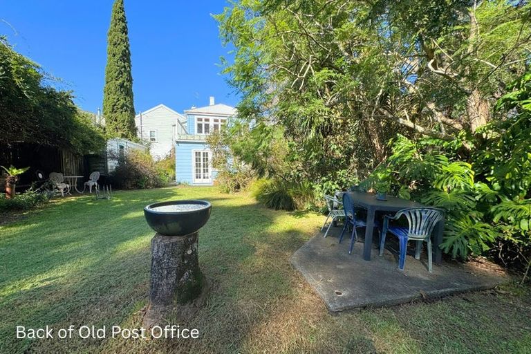 Photo of property in Saddlery Cottage, 3245 Paparoa-oakleigh Road, Paparoa, 0571