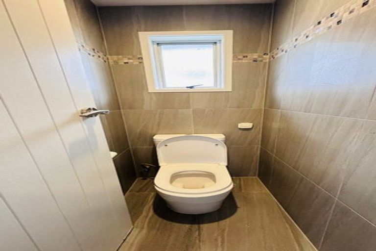 Photo of property in 32 Fitzwater Place, Henderson, Auckland, 0612