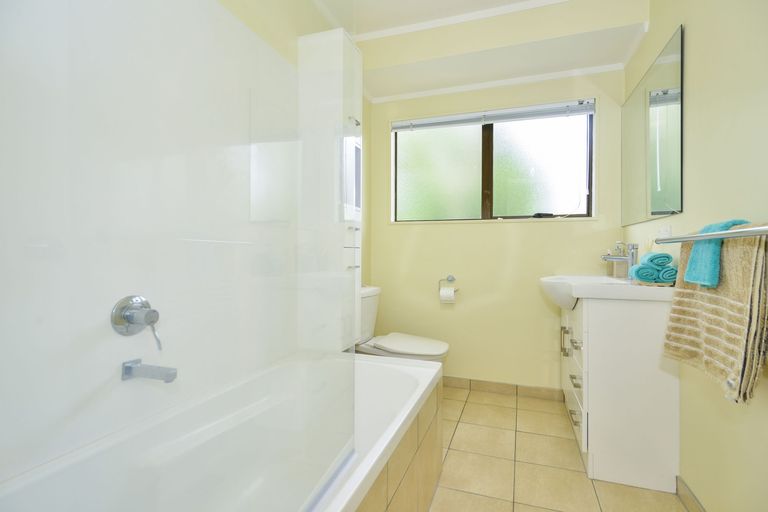 Photo of property in 8a Croydon Road, New Lynn, Auckland, 0600