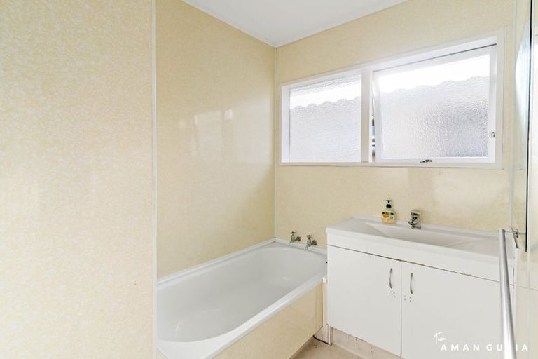 Photo of property in 1 Hill Crescent, Papakura, 2110