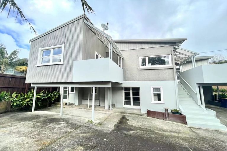 Photo of property in 1/22 Northumberland Avenue, Belmont, Auckland, 0622