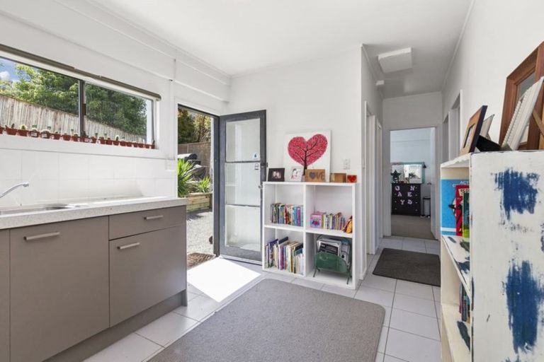 Photo of property in 1/127 Stapleford Crescent, Browns Bay, Auckland, 0630