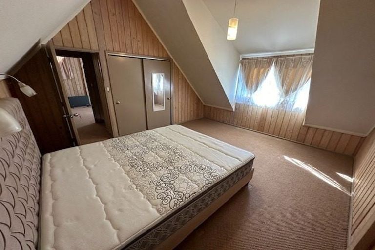 Photo of property in 1/4 Westpark Drive, West Harbour, Auckland, 0618