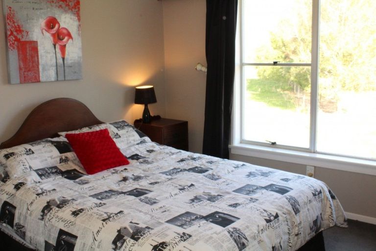 Photo of property in 64 Great North Road, Winton, 9720